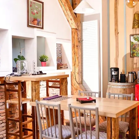 לינה וארוחת בוקר 1881 Old Town