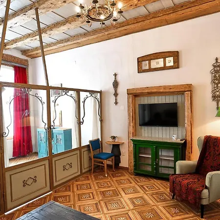 1881 Old Town Брашов