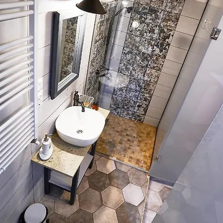 1881 Old Town 3*