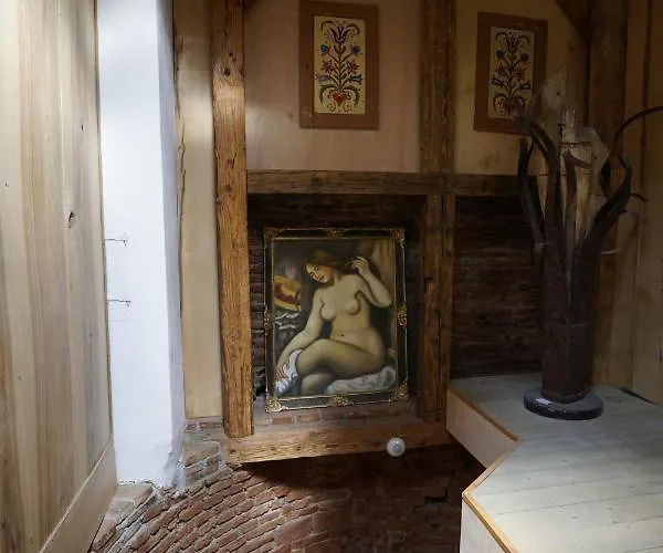 לינה וארוחת בוקר 1881 Old Town